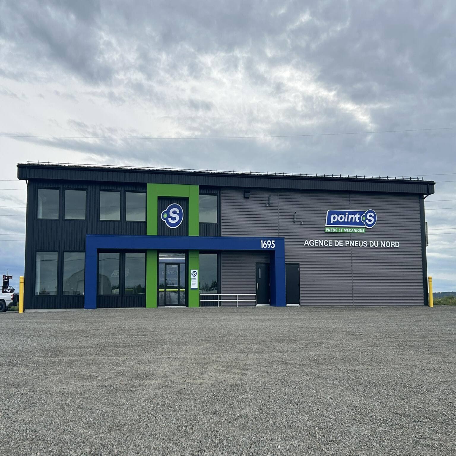 Agence-de-Pneus-du-Nord-Image-Exterieur-Garage_01